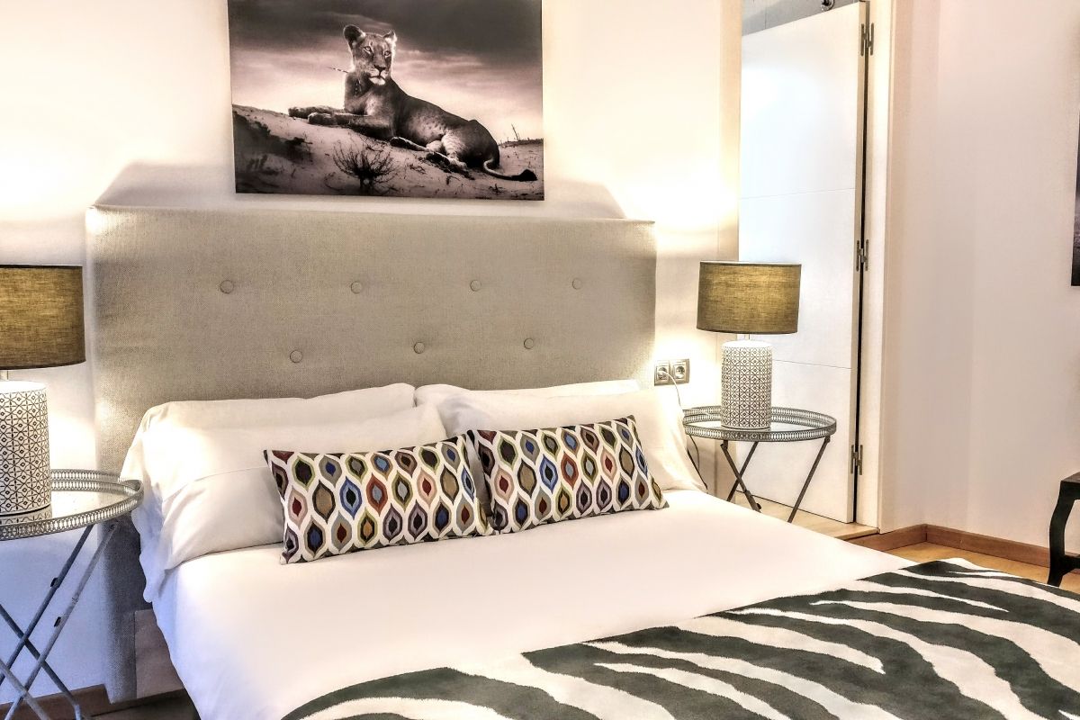 imagine your most romantic nights at the designer master "safari lodge" bedroom in La Rambla at the Parsifal apartment for rent short term in Barcelona